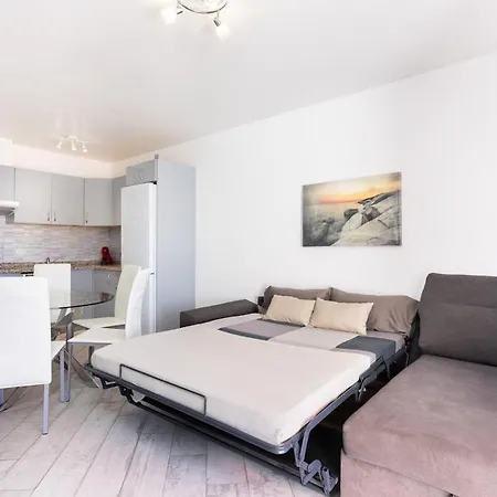 Bright & Elegant Duplex With Terrace And Pool, Just Steps From Puerto Colon *