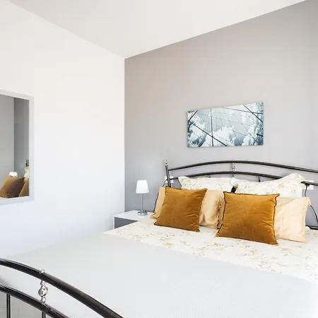 Lägenhet Bright & Elegant Duplex With Terrace And Pool, Just Steps From Puerto Colon *