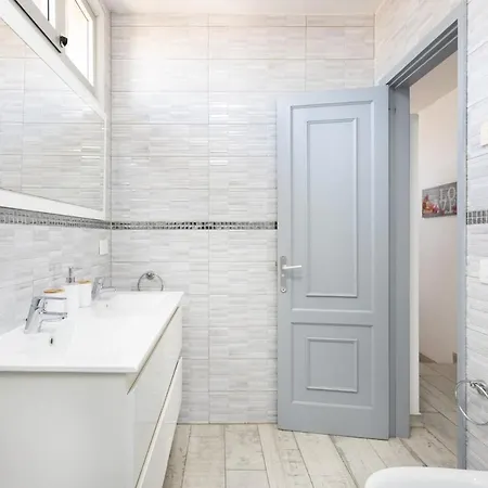 Apartment Bright & Elegant Duplex With Terrace And Pool, Just Steps From Puerto Colon Costa Adeje (Tenerife)