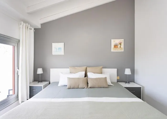 Apartment Bright & Elegant Duplex With Terrace And Pool, Just Steps From Puerto Colon
