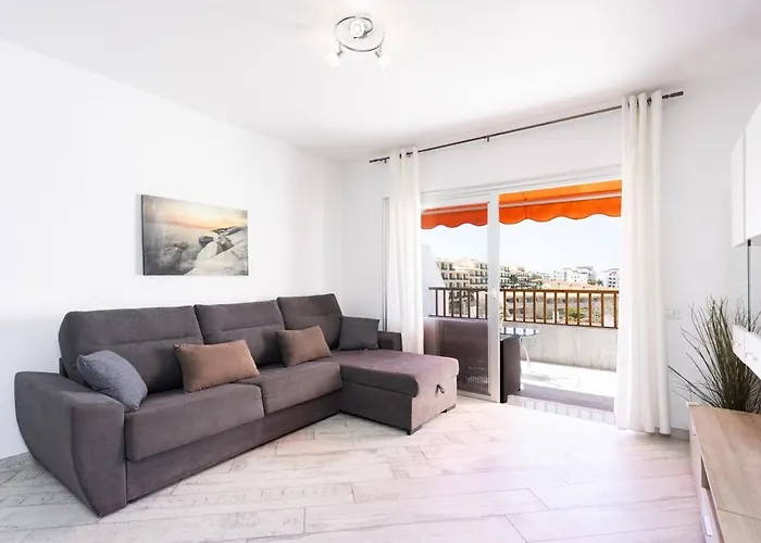 Bright & Elegant Duplex With Terrace And Pool, Just Steps From Puerto Colon