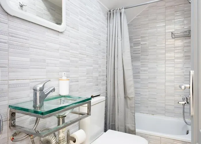 Apartment Bright & Elegant Duplex With Terrace And Pool, Just Steps From Puerto Colon *