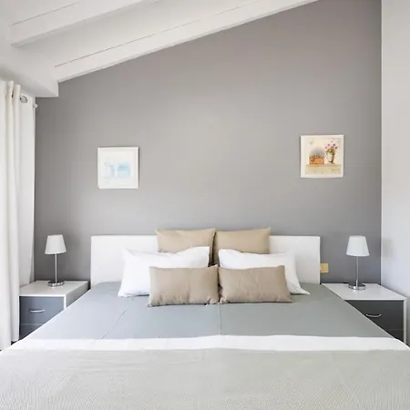 Apartment Bright & Elegant Duplex With Terrace And Pool, Just Steps From Puerto Colon